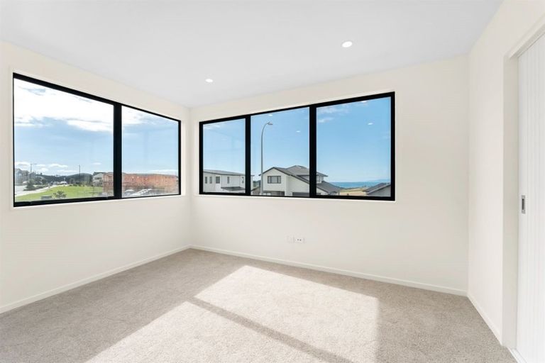 Photo of property in 53 Sunnyheights Road, Orewa, 0931