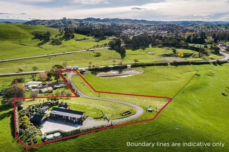 Photo of property in 35 Tapairu Road, Waipawa, 4275