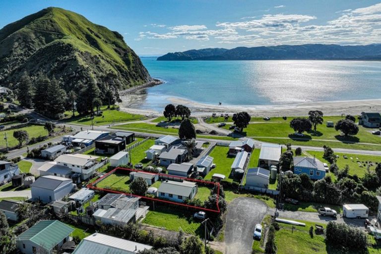 Photo of property in 5 Tarakihi Crescent, Mahia, 4198