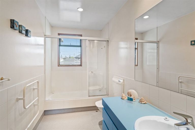 Photo of property in 227 Maidstone Road, Avonhead, Christchurch, 8042