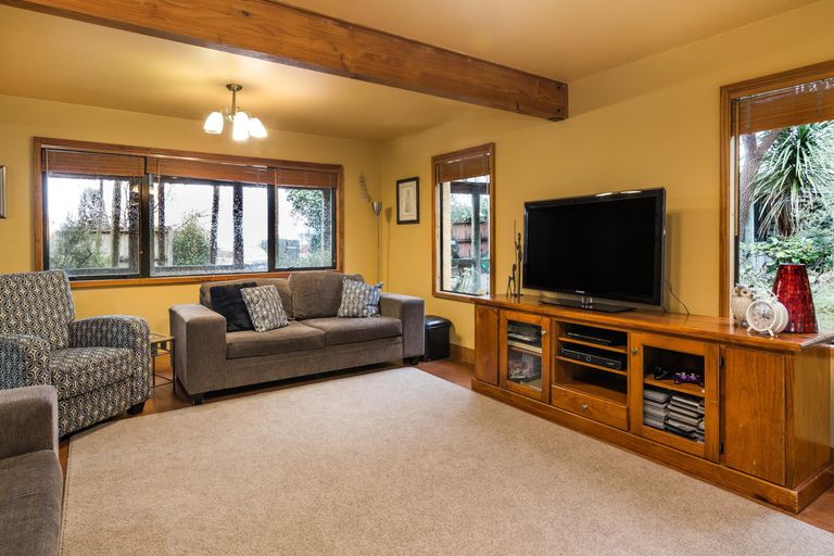 Photo of property in 6 Astelia Way, Waipahihi, Taupo, 3330