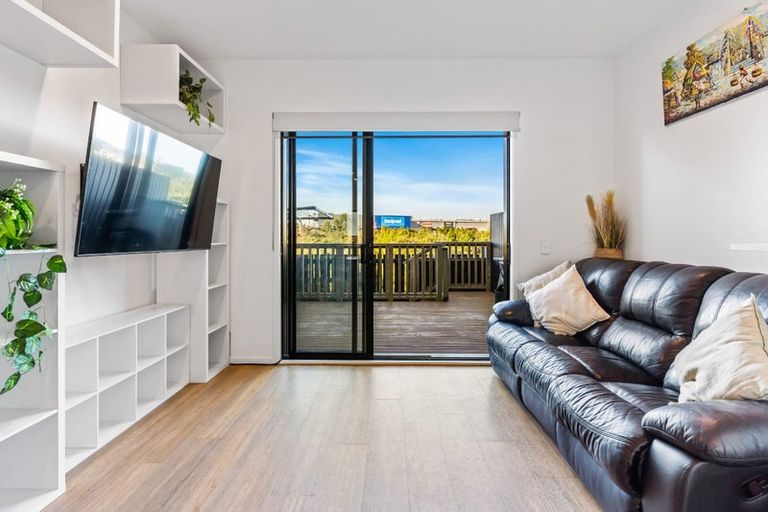 Photo of property in 4/47a Huntington Drive, Huntington Park, Auckland, 2013