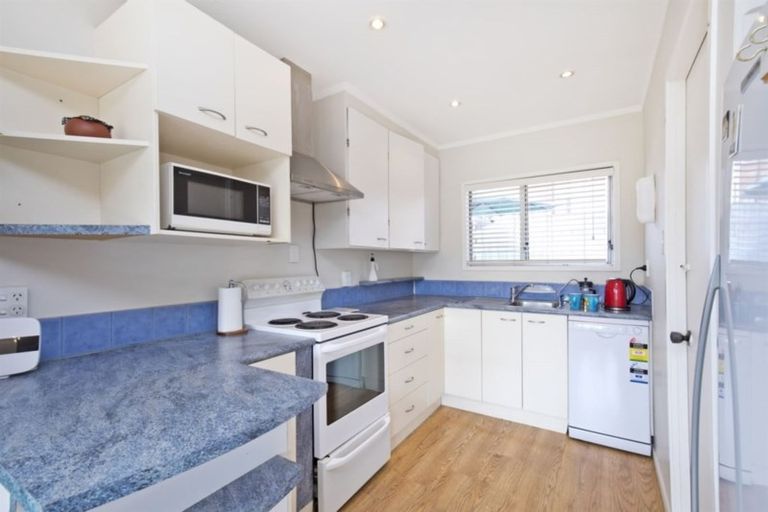 Photo of property in 3/84 Peach Road, Glenfield, Auckland, 0629