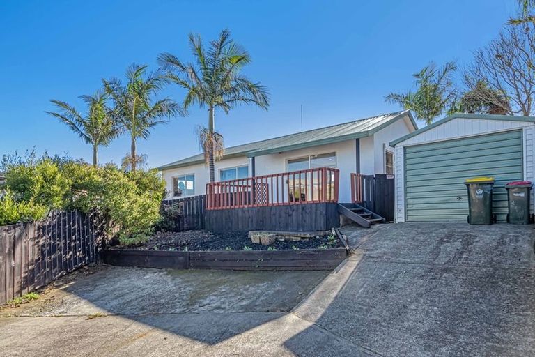 Photo of property in 2/8 Anglers Way, Wattle Downs, Auckland, 2102