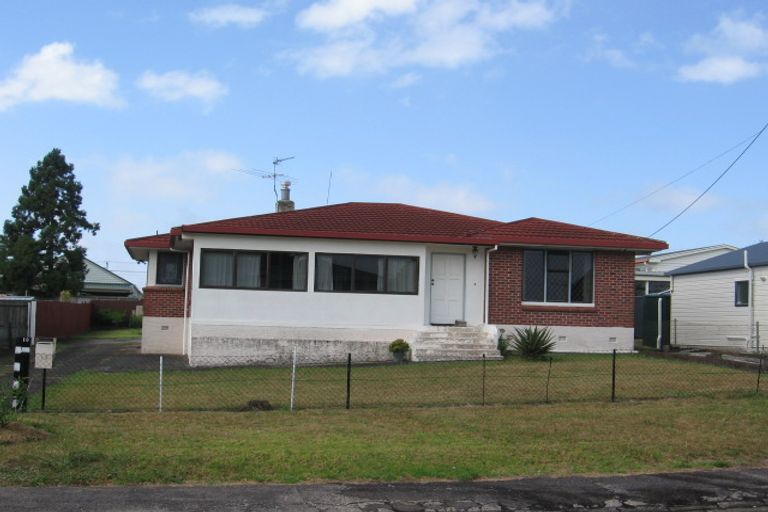 Photo of property in 10 Bamboo Grove, Kelston, Auckland, 0602