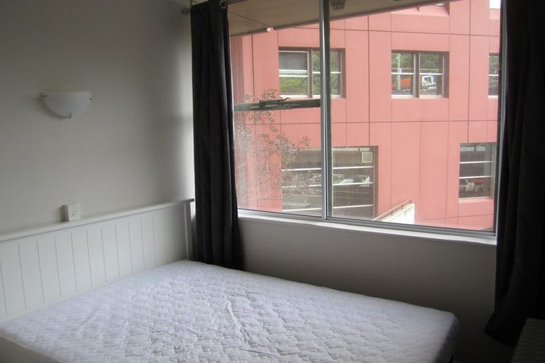 Photo of property in Terrace Tower Apartments, 1e/126 The Terrace, Wellington Central, Wellington, 6011