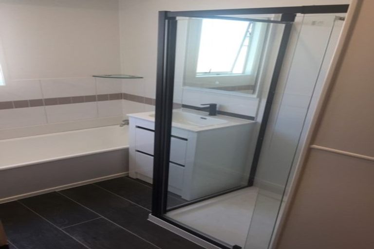 Photo of property in 2/26 Navigator Place, Papatoetoe, Auckland, 2025