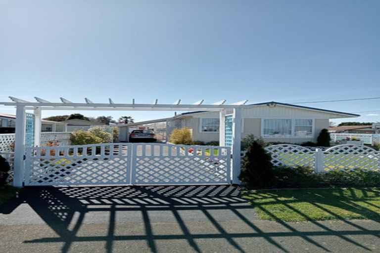 Photo of property in 11 Iredale Road, Hawera, 4610