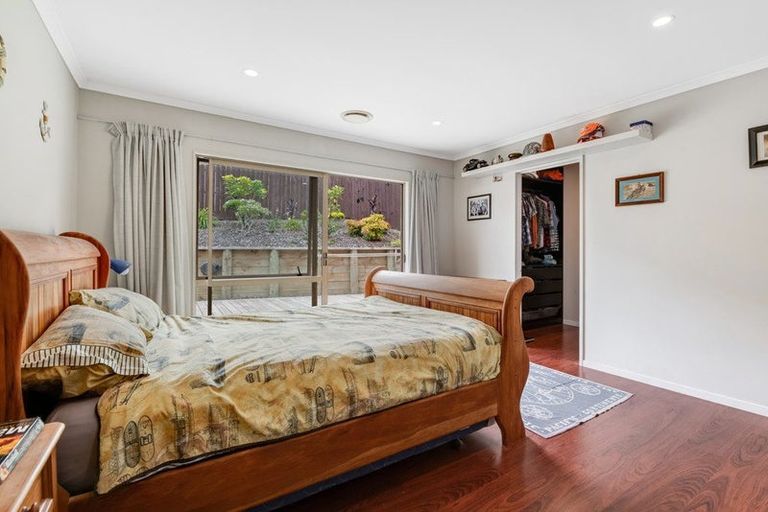 Photo of property in 32 Canary Place, Unsworth Heights, Auckland, 0632