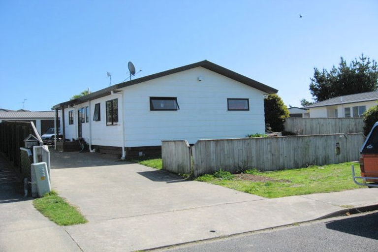 Photo of property in 42 Rosewood Place, Paraparaumu, 5032