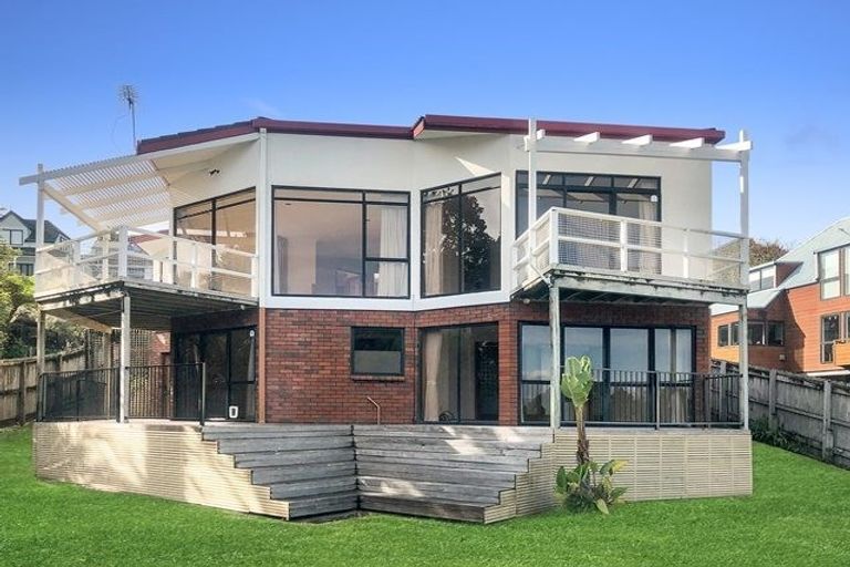 Photo of property in 9 Poaka Place, Beach Haven, Auckland, 0626