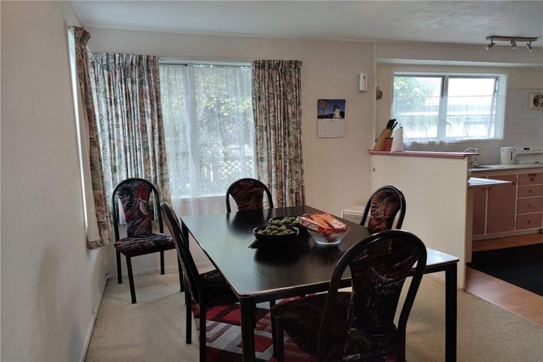 Photo of property in 16 Glen Road, Ranui, Auckland, 0612