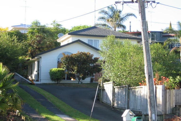 Photo of property in 2/60 Glencoe Road, Browns Bay, Auckland, 0630