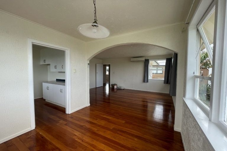 Photo of property in 2/42 Bruce Road, Glenfield, Auckland, 0629