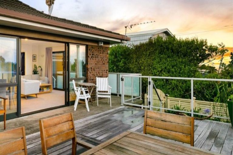 Photo of property in 1/67 Seaview Road, Castor Bay, Auckland, 0620