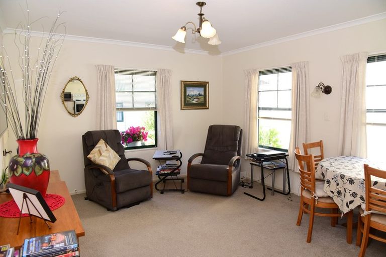 Photo of property in 4/70-76 Whiteley Street, Moturoa, New Plymouth, 4310