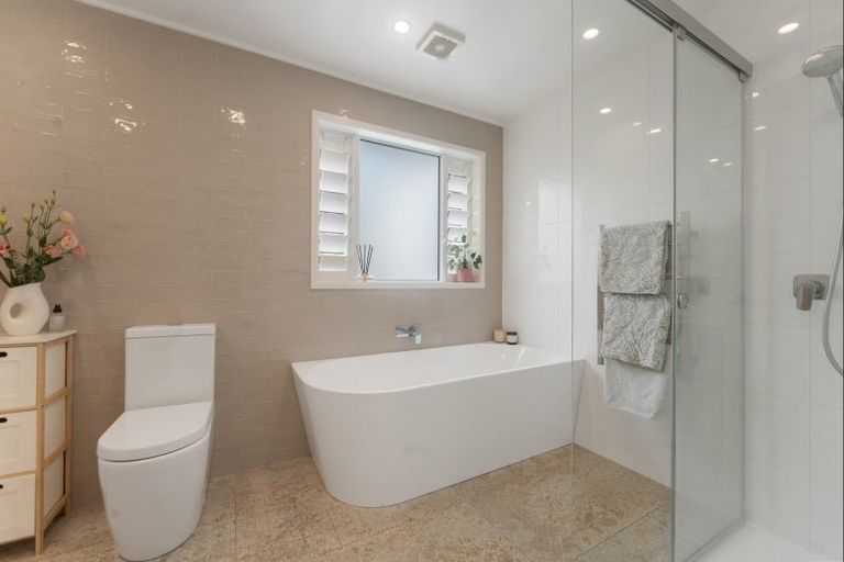 Photo of property in 17 Palmerston Road, Birkenhead, Auckland, 0626