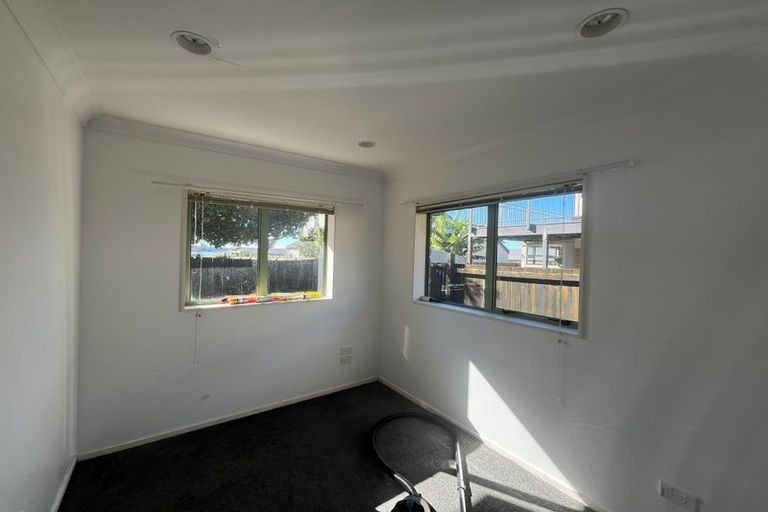 Photo of property in 2/10 Nadine Place, Mangere Bridge, Auckland, 2022