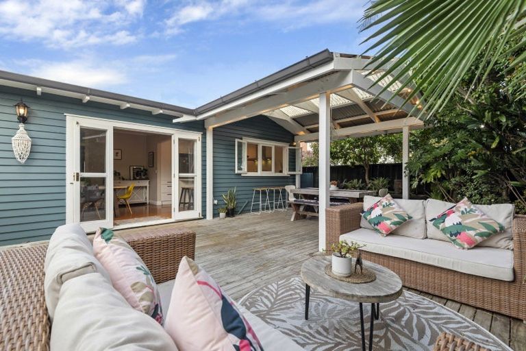 Photo of property in 1/92 Norwood Road, Bayswater, Auckland, 0622