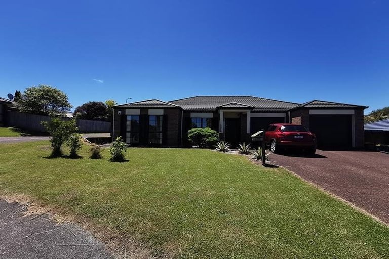 Photo of property in 21 San Pedro Place, Henderson, Auckland, 0612