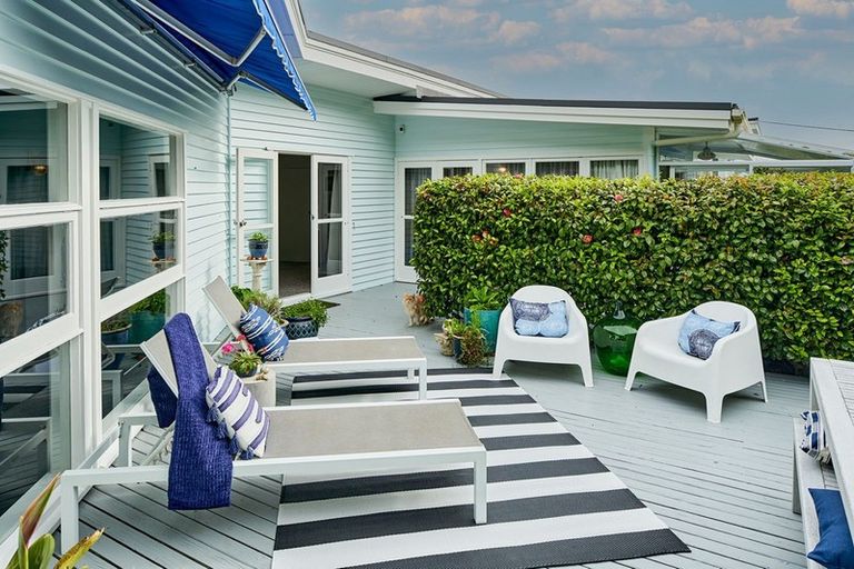 Photo of property in 15 Waitohu Road, York Bay, Lower Hutt, 5013