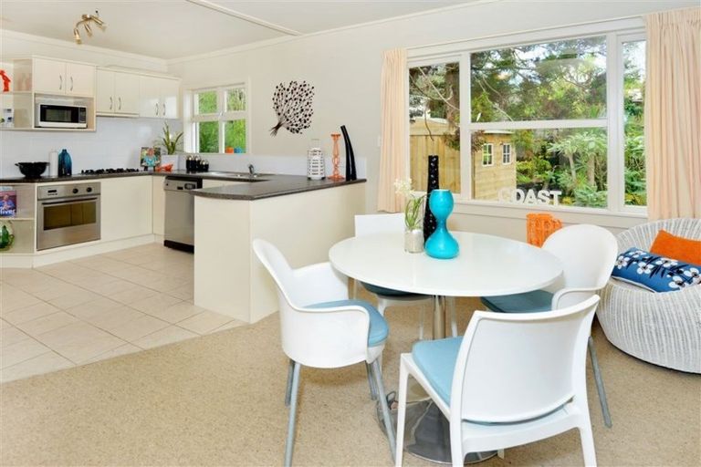 Photo of property in 2/78 Seaview Road, Castor Bay, Auckland, 0620