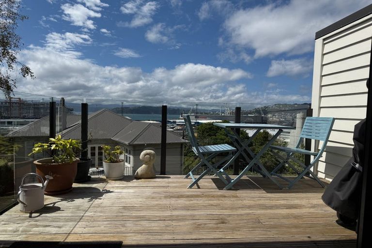 Photo of property in 8b Frandi Street, Thorndon, Wellington, 6011