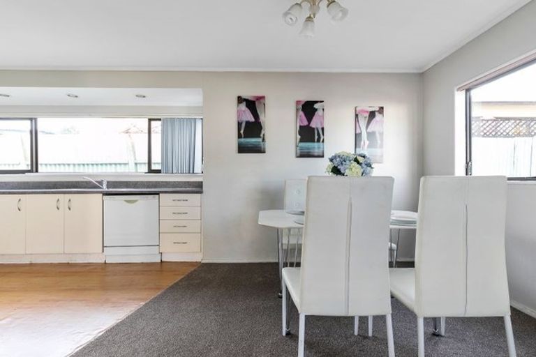 Photo of property in 11 Titirangi Road, New Lynn, Auckland, 0600