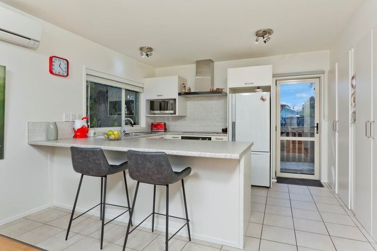 Photo of property in 164a Sunnynook Road, Sunnynook, Auckland, 0620
