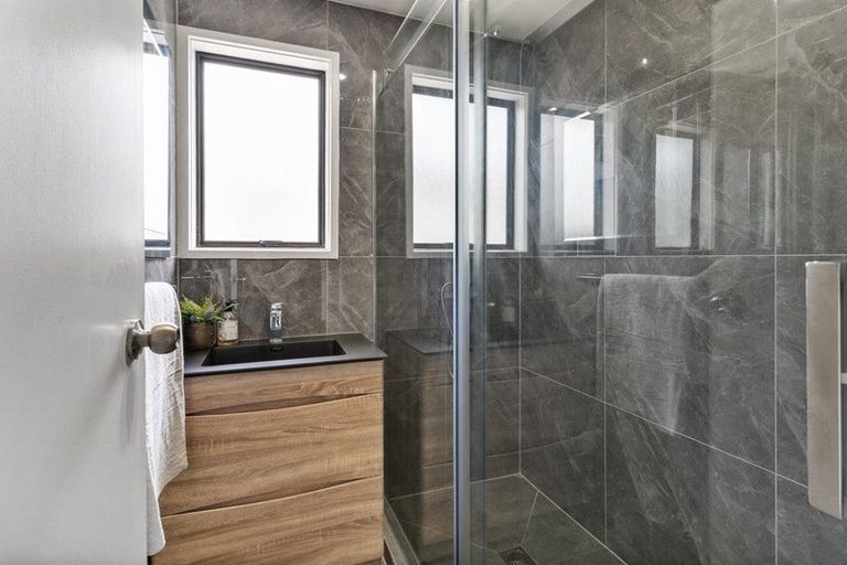 Photo of property in 1/47 Taitimu Drive, Weymouth, Auckland, 2103