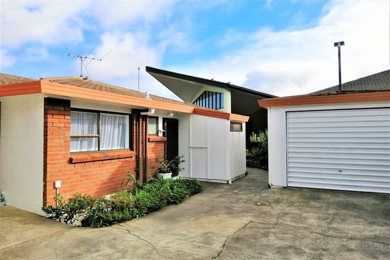 Photo of property in 3/178 Centreway Road, Orewa, 0931
