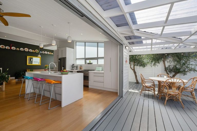 Photo of property in 51 Milford Road, Milford, Auckland, 0620