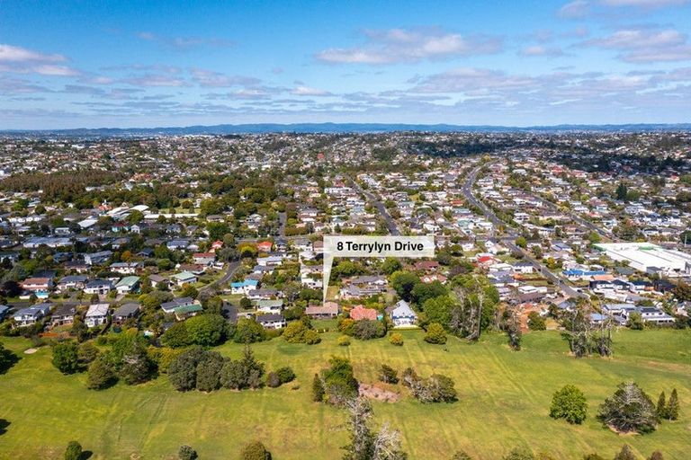 Photo of property in 8 Terrylyn Drive, Hillcrest, Auckland, 0627