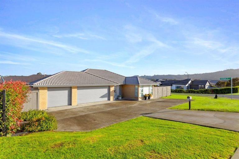 Photo of property in 38 Gilbransen Road, Kumeu, 0810