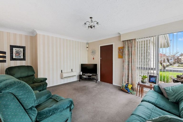 Photo of property in 12 Glenora Place, Hornby, Christchurch, 8042