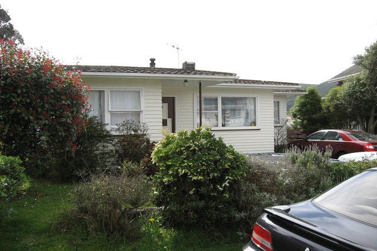 Photo of property in 4 Harlow Grove, Wainuiomata, Lower Hutt, 5014