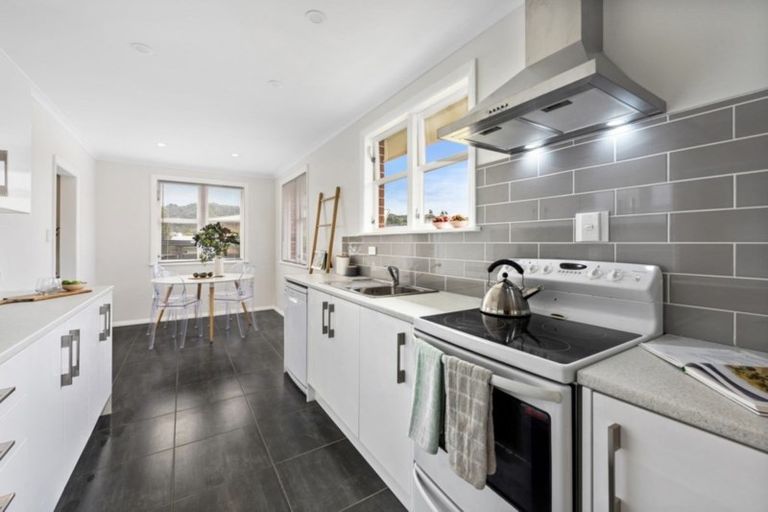 Photo of property in 9 Oregon Drive, Maoribank, Upper Hutt, 5018