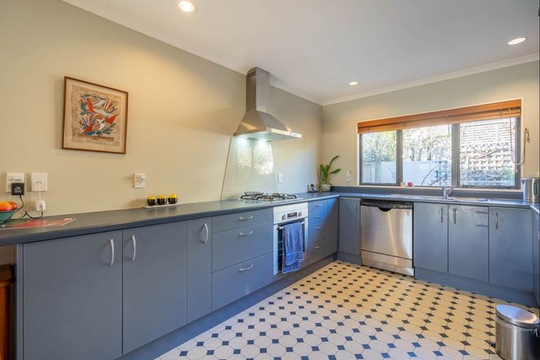 Photo of property in 18 Barrett Drive, Waikanae Beach, Waikanae, 5036