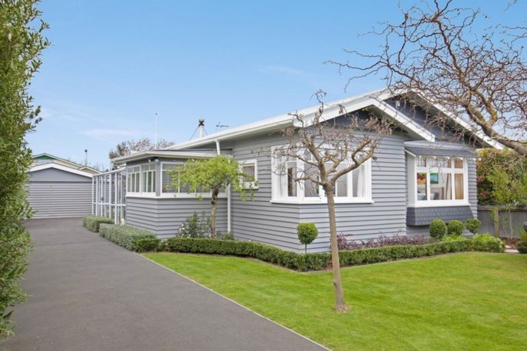 Photo of property in 32 Windermere Road, Papanui, Christchurch, 8053