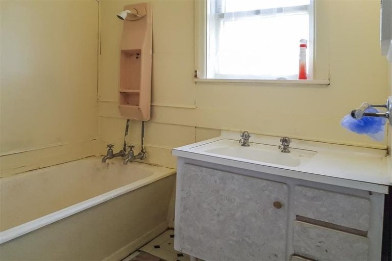 Photo of property in 4009 Great North Road, Glen Eden, Auckland, 0602