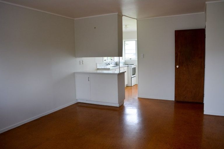 Photo of property in 4/318 Te Atatu Road, Te Atatu South, Auckland, 0610