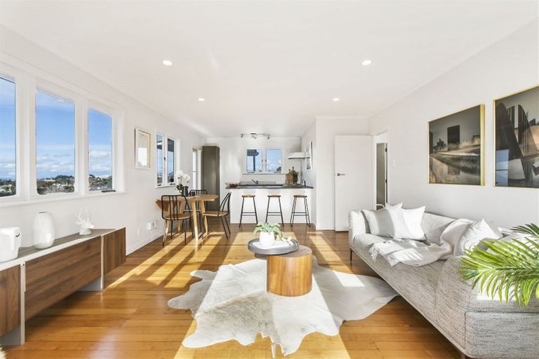 Photo of property in 1/35 Verran Road, Birkenhead, Auckland, 0626