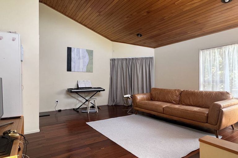 Photo of property in 1/14 Clematis Avenue, Murrays Bay, Auckland, 0630