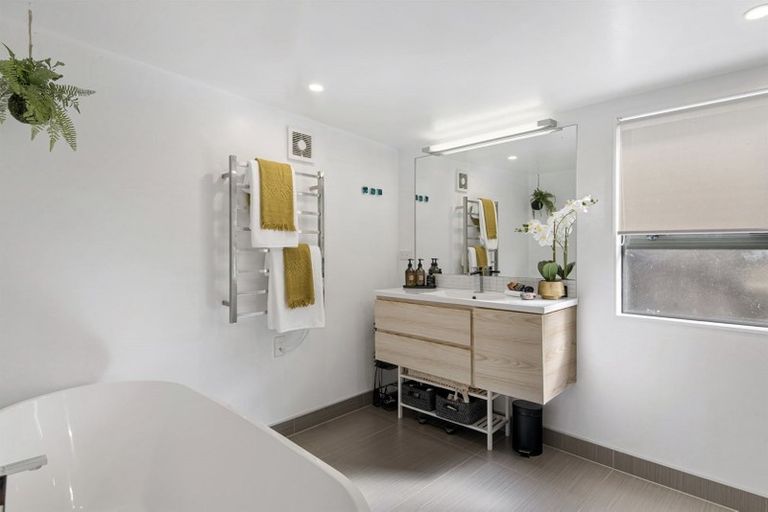 Photo of property in 151 Glendhu Road, Bayview, Auckland, 0629