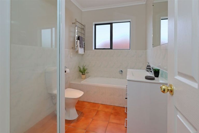 Photo of property in 40 Greenberry Drive, Ranui, Auckland, 0612