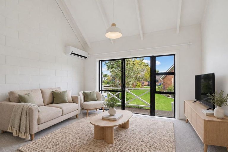 Photo of property in 10 Fantail Court, Orewa, 0931