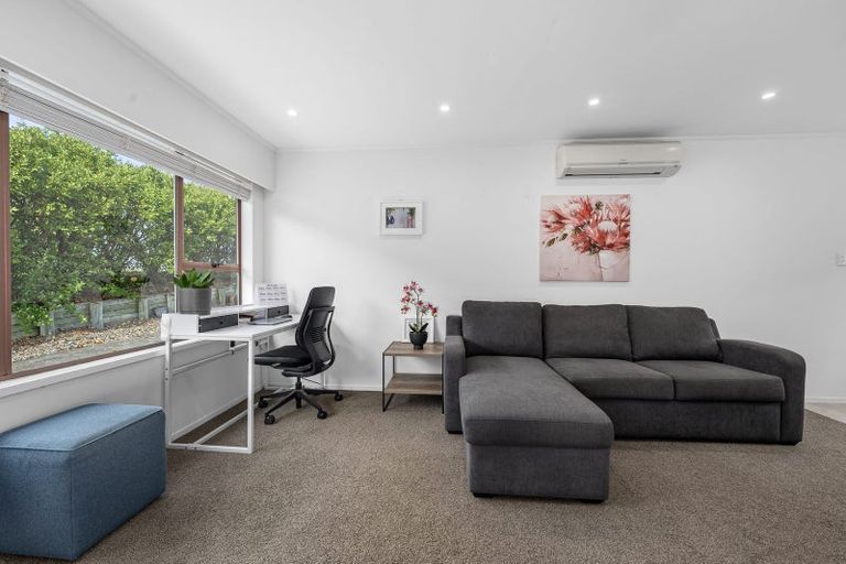 Photo of property in 3/100 Royal Road, Massey, Auckland, 0614