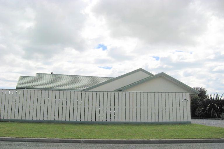 Photo of property in 5 Paget Drive, Woodend, 7610