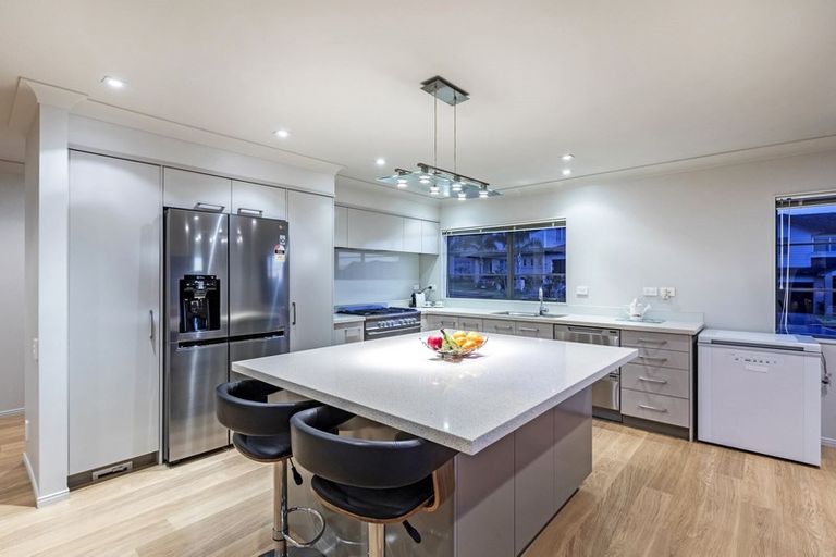 Photo of property in 94 Oakway Drive, Schnapper Rock, Auckland, 0632