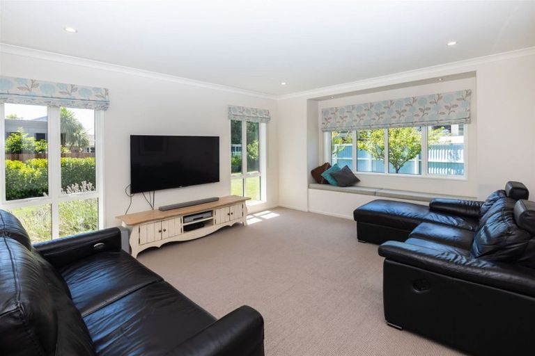 Photo of property in 141 Centaurus Road, Saint Martins, Christchurch, 8022